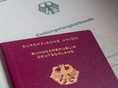 Einbürgerungsrekord in Deutschland: Aktuelle Entwicklungen und Debatten