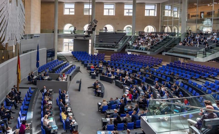 Kritik an Verzögerungen bei Beantwortung von Abgeordnetenfragen