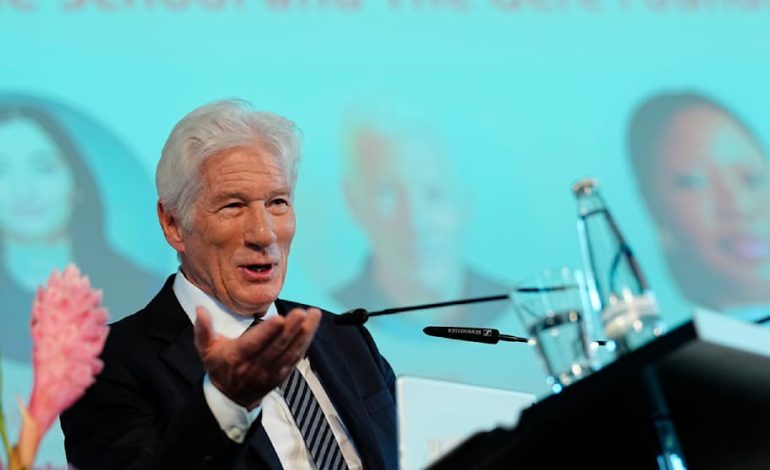 Hollywoodstar Richard Gere äußert Kritik an Trump in Berlin