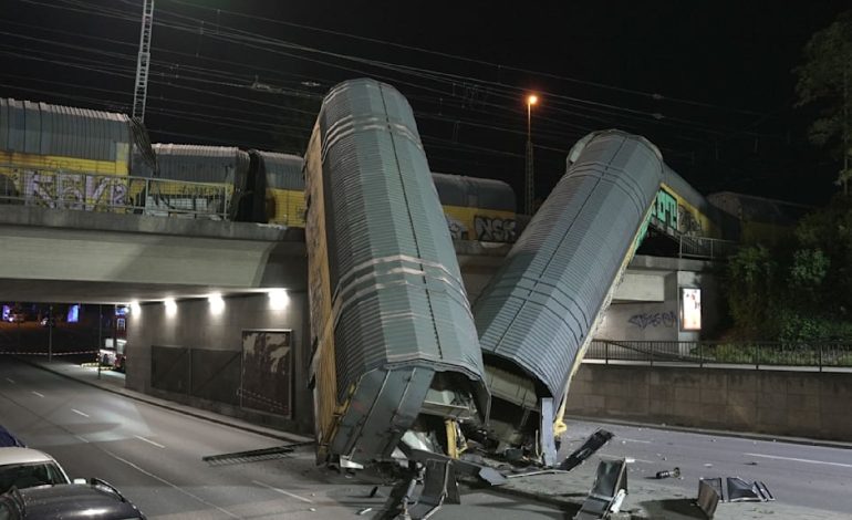 Güterzugunglück in München: Waggons stürzen von Brücke