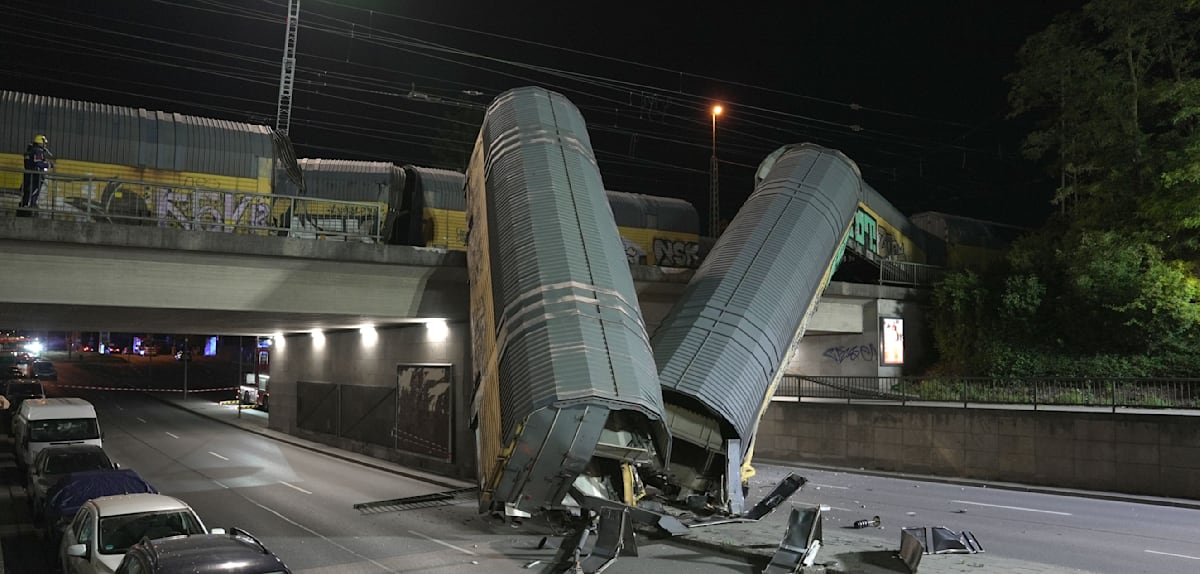Güterzugunglück in München: Waggons stürzen von Brücke