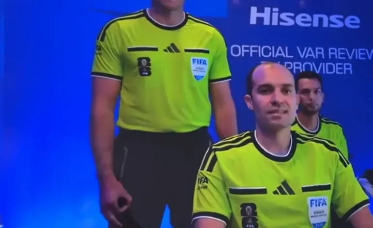 Symbol der „White-Power“? VAR muss sich bei FIFA für Geste erklären