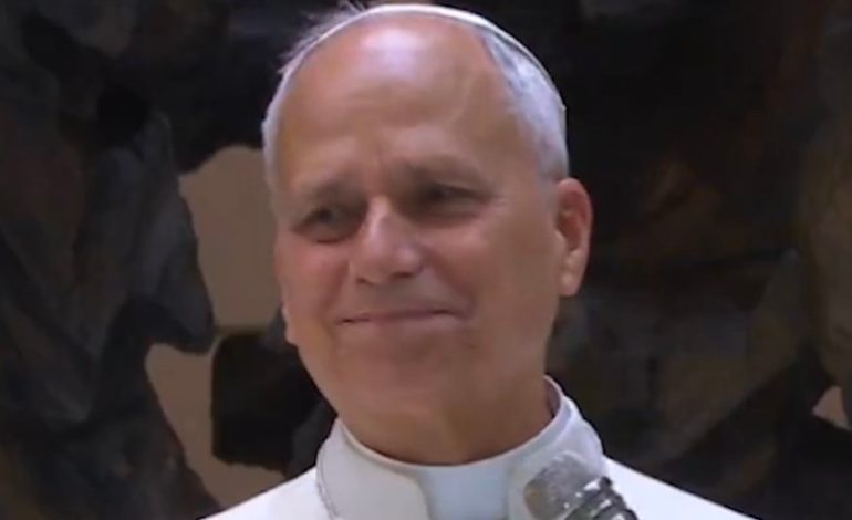 Papst Leo XIV. fasziniert in Rom mit Humor