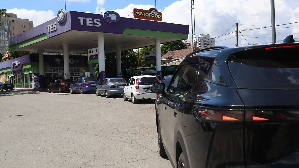 Putin räumt Benzin- und Dieselmangel auf Krisensitzung ein
