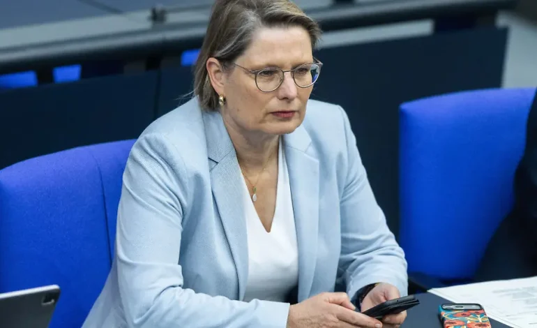 Stefanie Hubig plant Maßnahmen gegen hohe Ticketpreise auf dem Zweitmarkt