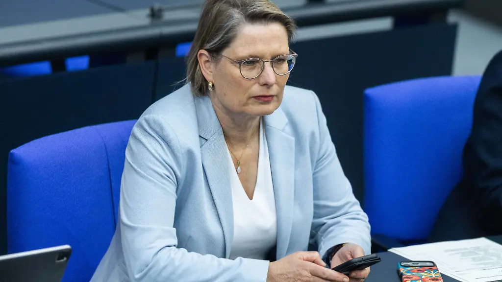 Stefanie Hubig plant Maßnahmen gegen hohe Ticketpreise auf dem Zweitmarkt