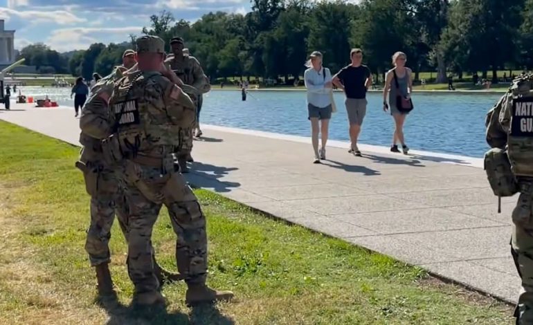 US-Präsident vermutet Verschwörung: Soldaten bewachen Trumps Prestige-Pool