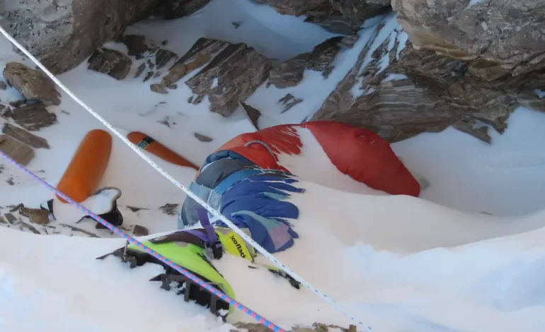 Die Bergung der berühmtesten Leiche am Mount Everest