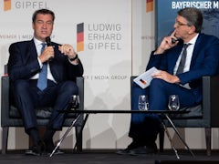 SPD fordert Transparenz beim Ludwig-Erhard-Gipfel