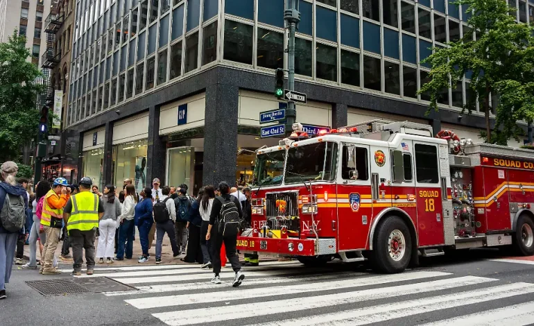 Einsturzgefahr in New York: Maßnahmen bei einem Wolkenkratzer