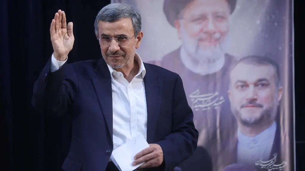 Wie der Mossad Ahmadinedschad als Nachfolger von Chamenei installieren wollte