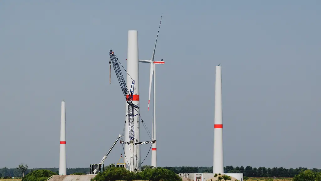 Mehr Windkraftanlagen in Betrieb – Drohender Ausbaustopp?