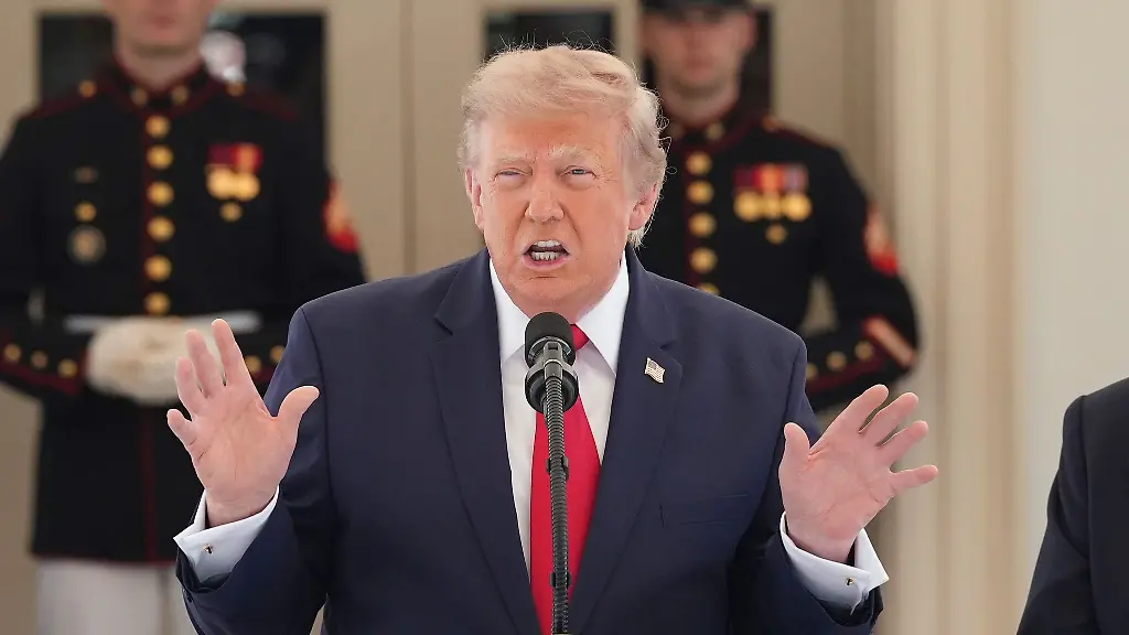 Trump hebt Gebühr für Schiffsfracht in der Straße von Hormus auf