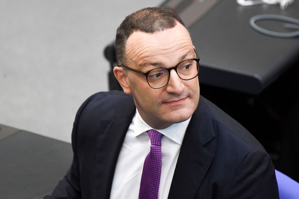 Jens Spahns politische Herausforderung und Rücktrittsforderungen