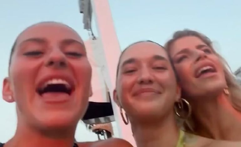 Tennis-Star Kostyuk feiert auf Ibiza mit Eva Lys und Caro Daur