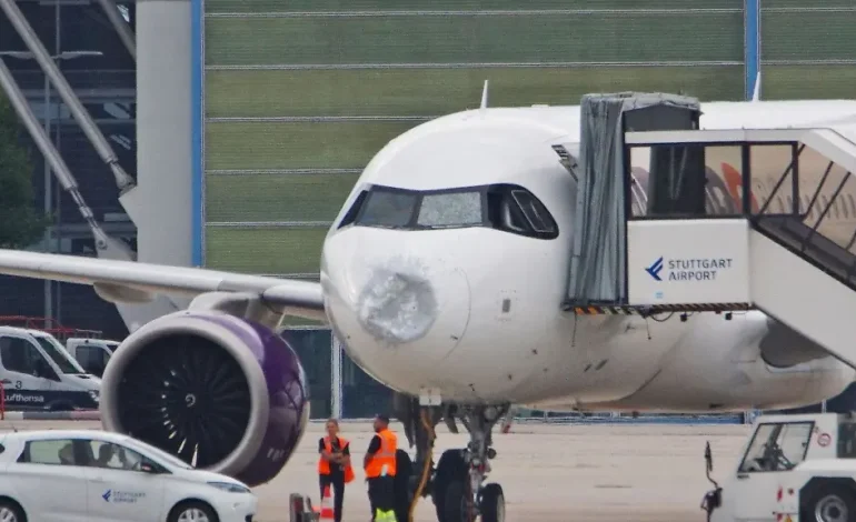 Airbus-Maschine landet nach Flug durch Superzelle verbeult in Stuttgart
