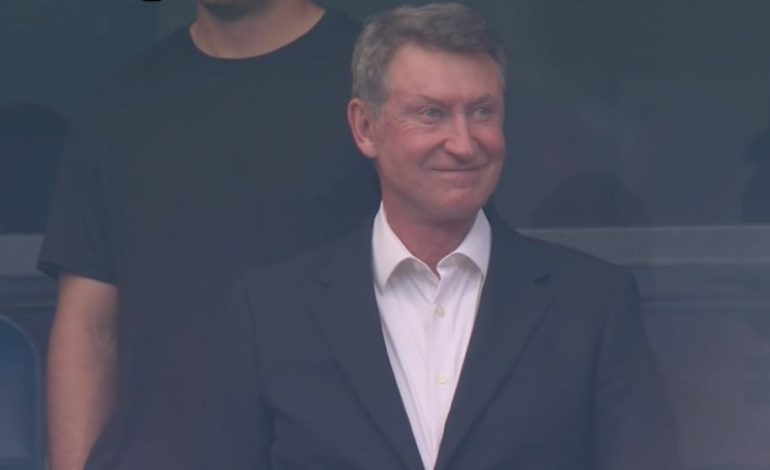 Weltstar Wayne Gretzky auf der Tribüne bei der Fußball-WM 2026