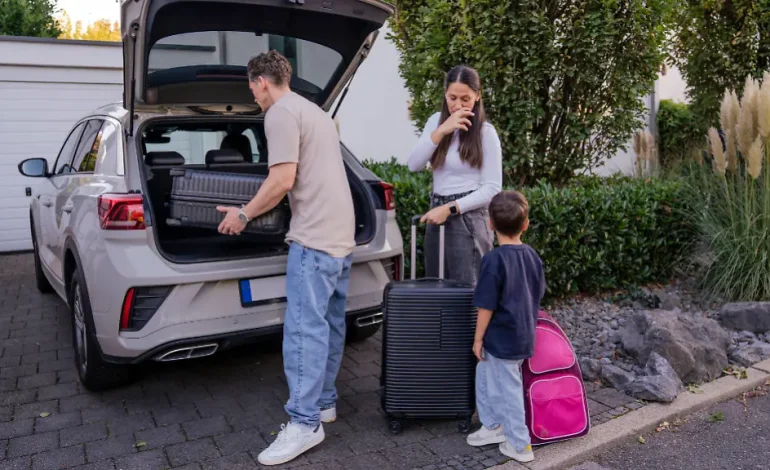 Gut ausgerüstet für den Urlaub: Was im Auto nicht fehlen sollte