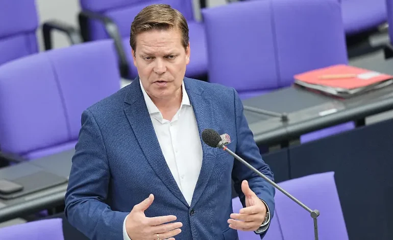 Kritik am Kanzler: Personalrochade ohne persönliches Gespräch