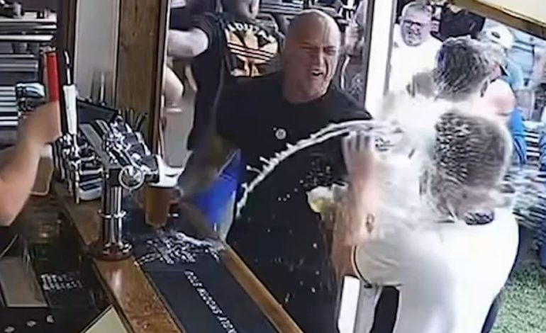 England-Fans jubeln mit kurioser Bierdusche