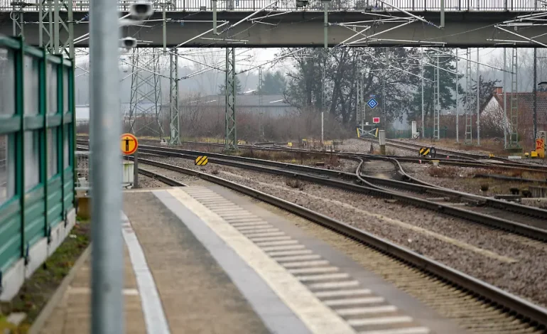Bahnmitarbeiter bei Ticketkontrolle schwer verletzt