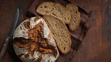 Erfolgreiches Backen von Sauerteigbrot: Tipps und Techniken
