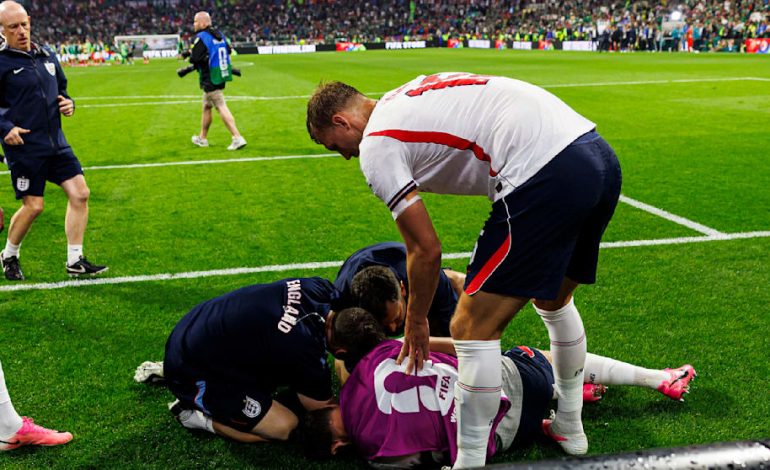 Englischer Fußball-Star Henderson verletzt sich beim Jubeln während der WM