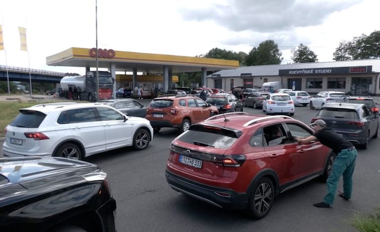 Deutsche Autofahrer stürmen tschechische Tankstellen