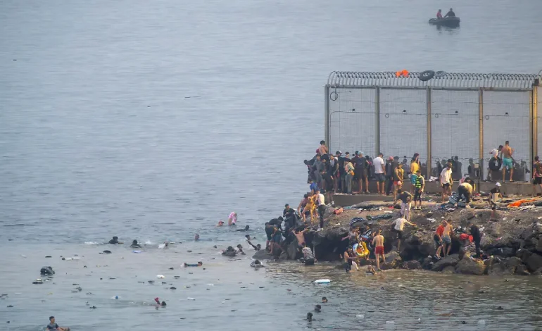 Gerüchte und Gerichtsurteil verursachen Migrantenandrang in Ceuta