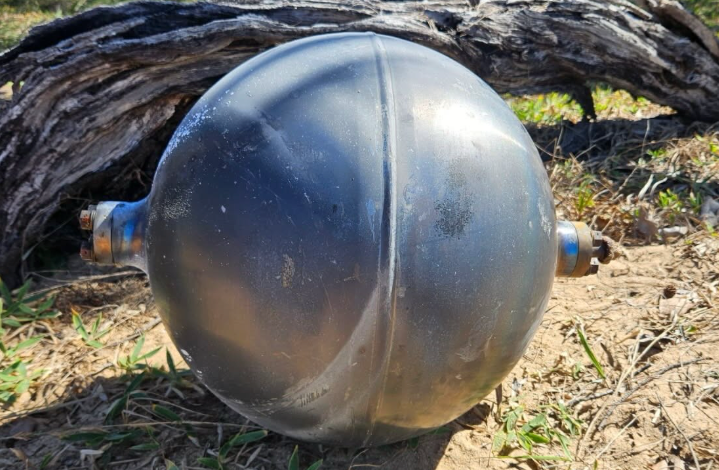 Rätselhafte Kugeln an Queenslands Strand: Möglicher Weltraumschrott entdeckt