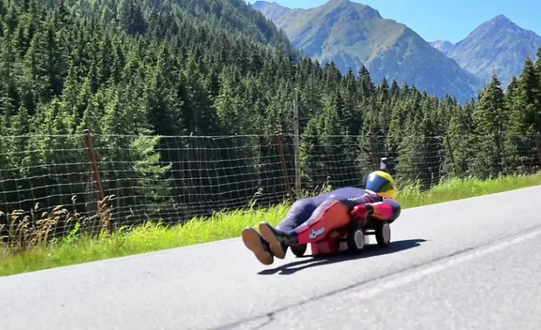 Weltrekord auf dem Bobby-Car: Rasante Abfahrt mit 149 km/h