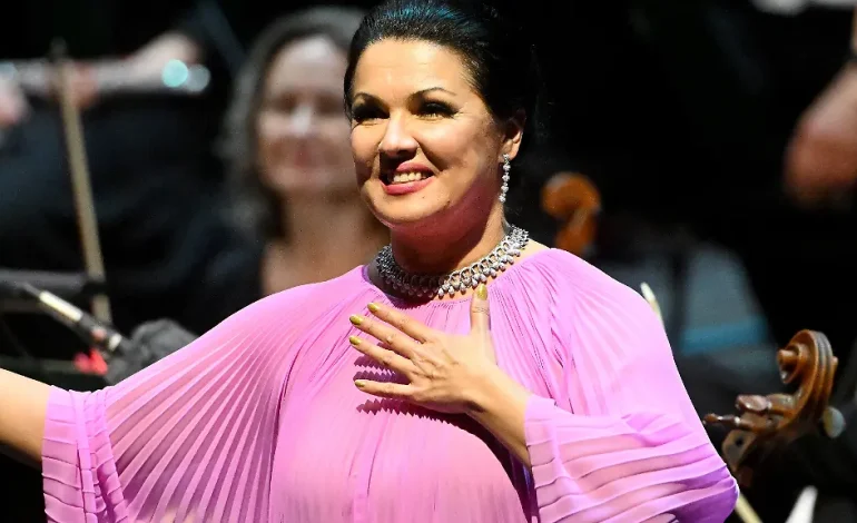 Operndiva Anna Netrebko muss aufgrund von Erschöpfung Auftritte absagen