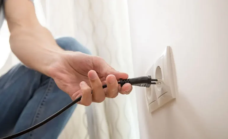 Stromsparen: Diese Stecker sollten vor dem Urlaub gezogen werden