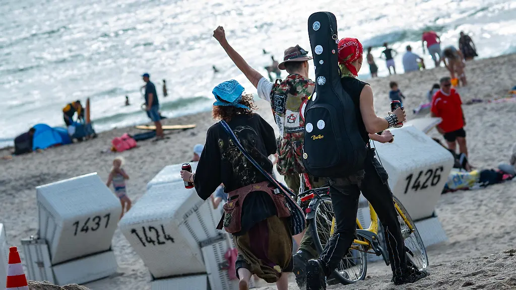 Landkreis Nordfriesland strebt Verhinderung des Punk-Protestcamps auf Sylt an