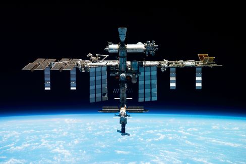 Russische und US-Astronauten gemeinsam auf der ISS trotz Konflikten