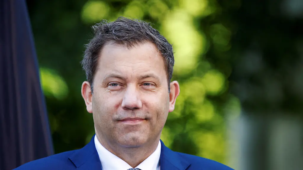 Klingbeil: Krankschreibung ab erstem Tag pragmatisch lösen