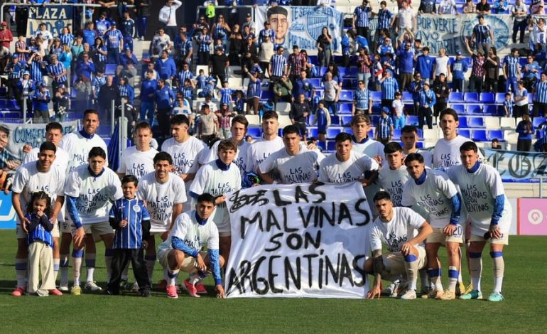 Argentinische Provokation vor Fußballspiel durch Falkland-Banner