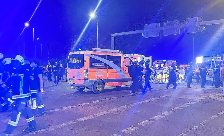 Auto fährt in Menschenmenge bei Berliner CSD – ein Toter