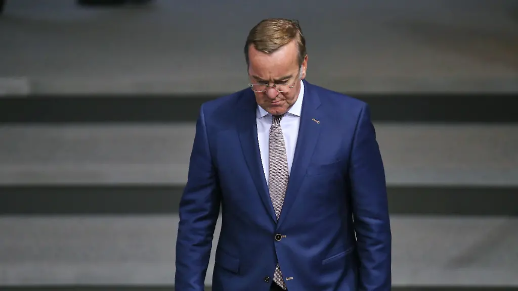 Rechtsstreit um F126-Fregatten: Kritik an Pistorius‘ Entscheidung