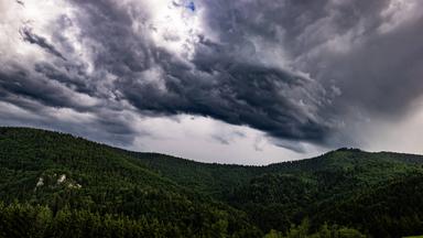 Unwetterwarnung in Deutschland: Hitze und Gewitter
