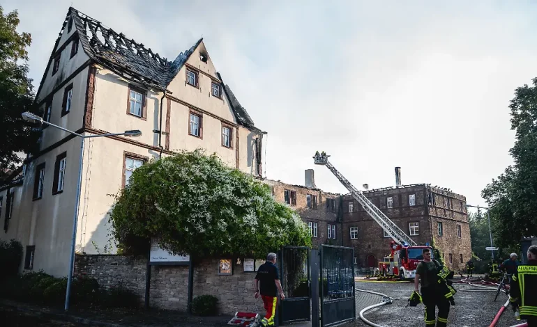 Erheblicher Brand im Schloss Wallhausen