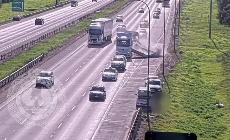 Autobahn-Drama in Australien: Tonnenweise Beton fallen von Lkw