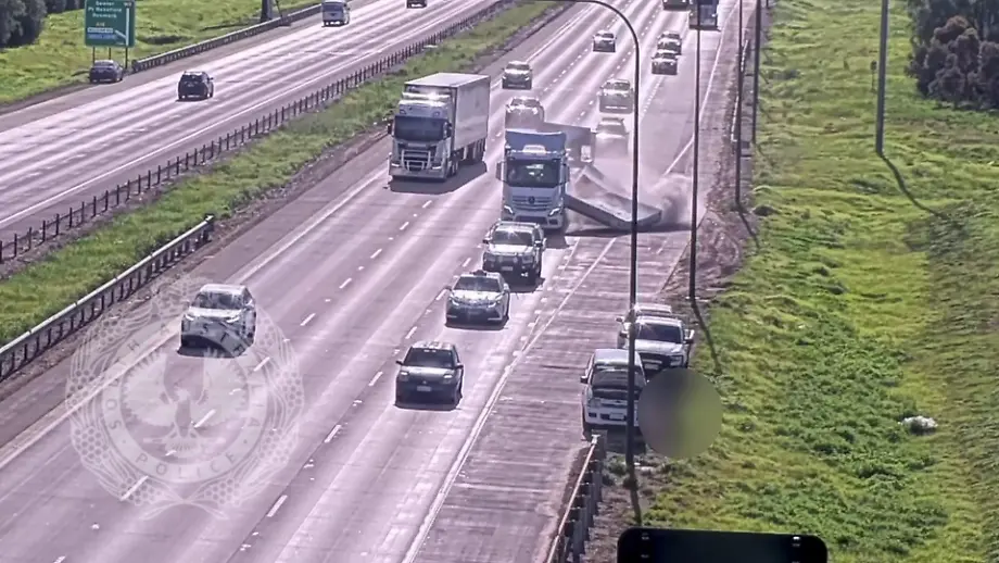 Autobahn-Drama in Australien: Tonnenweise Beton fallen von Lkw