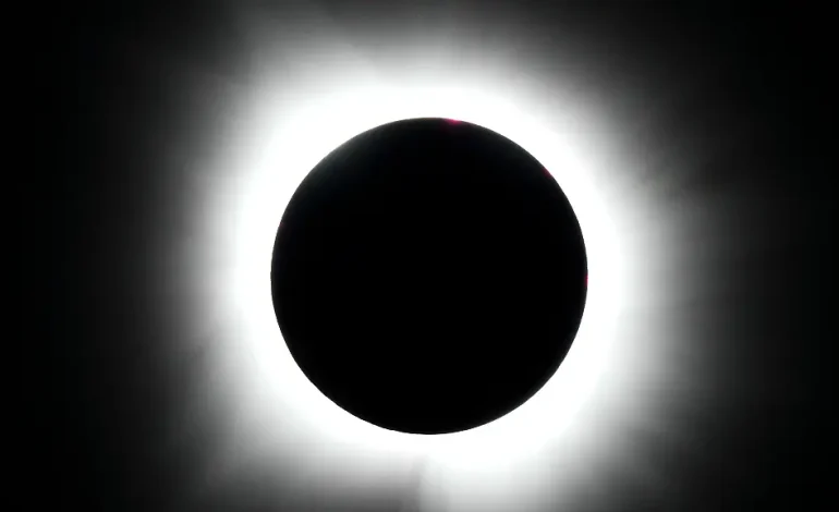 Himmelsphänomene im August 2026: Sonnen- und Mondfinsternis sowie Perseïden-Meteore