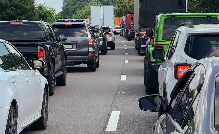 Praktische Helfer gegen Stress im Stau
