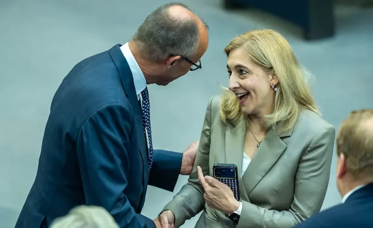 Personalkarussell in der Union: Warken und Linnemann in neuen Ämtern
