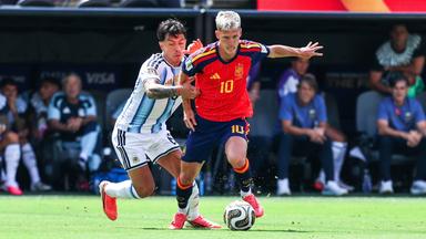Spanien erringt Weltmeistertitel im intensiven Finale gegen Argentinien