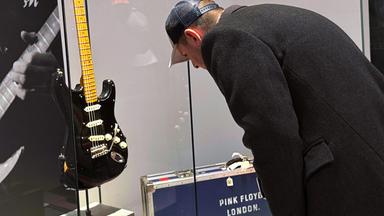 Versteigerungen im Rampenlicht: T-Rex-Skelett, Rockstar-Memorabilien und kuriose Objekte