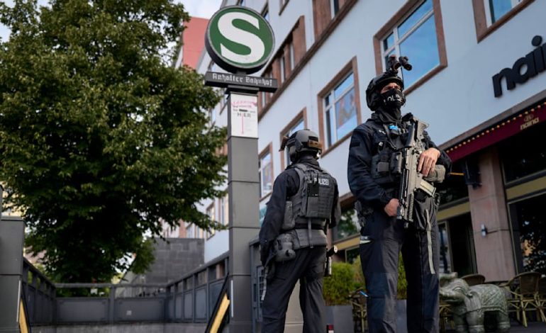 Polizei sucht Verdächtigen nach CSD-Anschlag in Berlin