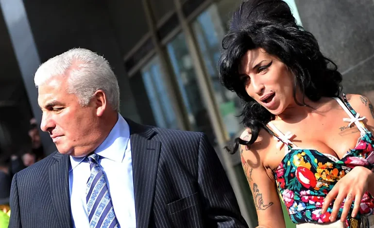 Vater von Amy Winehouse muss Millionenstrafe zahlen